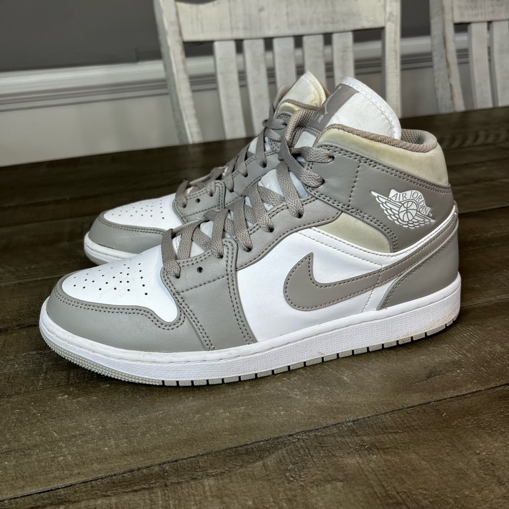 Nike Air Jordan 1 Mid College Grey‎ Sz 9